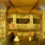 Innenraum eines etruskischen Grabbaus